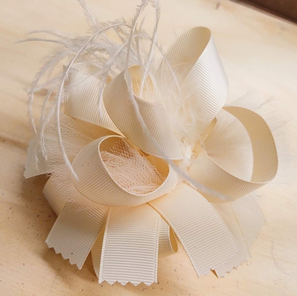 🎀Ivory hairbow